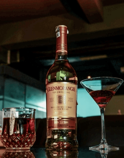 Xtasybar से अपने फेवरेट आर्टिस्ट्स को फॉलो करें और धमाकेदार रात का आनंद लें